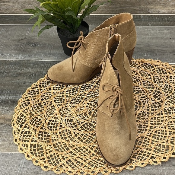 LUCKY Shylow Beige Wedge Zippered Ankle Boot Size 7 - Picture 4 of 13